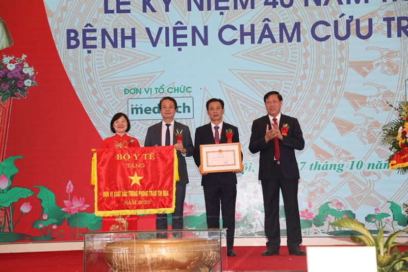 Châm cứu – Đây là một phương pháp truyền thống đã được sử dụng tại Việt Nam hàng trăm năm qua để chữa trị và phòng chống bệnh tật. Châm cứu không chỉ mang lại lợi ích cho sức khỏe mà còn giúp thư giãn cơ thể và tinh thần. Những hình ảnh về châm cứu sẽ giúp bạn cảm nhận được sự tuyệt vời của phương pháp này.