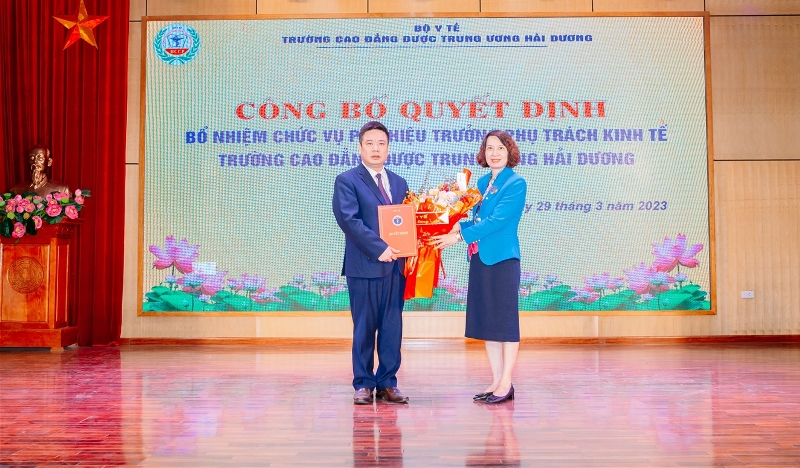 Bộ Y tế bổ nhiệm Phó hiệu trưởng phụ trách kinh tế Trường Cao đẳng Dược Trung ương Hải Dương - Tin nổi bật - Cổng thông tin Bộ Y tế Bộ Y tế bổ nhiệm Phó hiệu trưởng phụ trách kinh tế Trường Cao đẳng Dược Trung ương Hải Dương - Tin nổi bật - Cổng thông tin Bộ Y tế