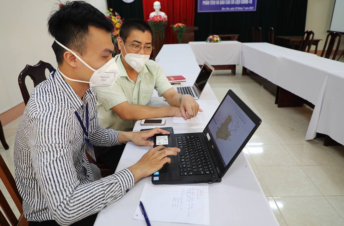 Đào tạo kỹ thuật điều trị bệnh nhân COVID-19: Với tình hình dịch bệnh đang được kiểm soát tại Việt Nam, đào tạo kỹ thuật điều trị bệnh nhân COVID-19 đã trở thành một hướng đi quan trọng. Đây là cơ hội để các chuyên gia y tế tại Việt Nam nâng cao kỹ năng và kiến thức để đối phó với dịch bệnh này.