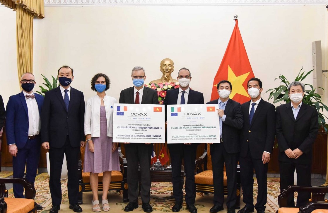 Việt Nam nhận 1,5 triệu liều vaccine AstraZeneca do Chính phủ Pháp và  Italia trao tặng - Hoạt động của lãnh đạo bộ - Cổng thông tin Bộ Y tế