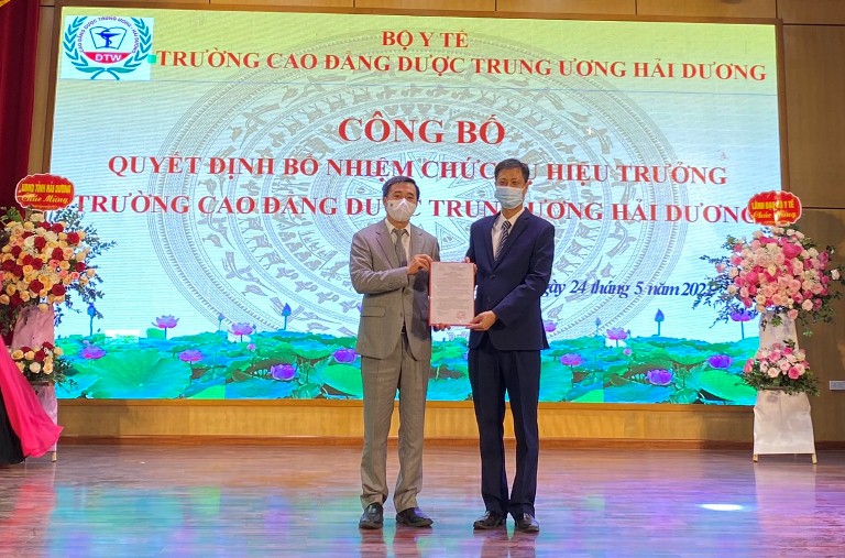 Bộ Y tế bổ nhiệm Hiệu trưởng Trường Cao đẳng Dược Trung ương Hải Dương - Tin nổi bật - Cổng thông tin Bộ Y tế Bộ Y tế bổ nhiệm Hiệu trưởng Trường Cao đẳng Dược Trung ương Hải Dương - Tin nổi bật - Cổng thông tin Bộ Y tế